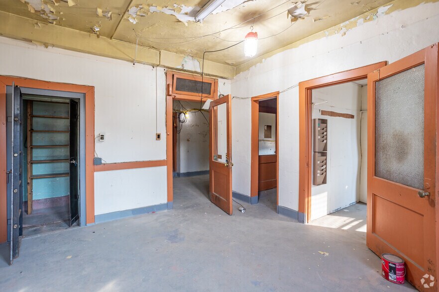 More Photos Of 102 33rd St, Pittsburgh Warehouse For Sale