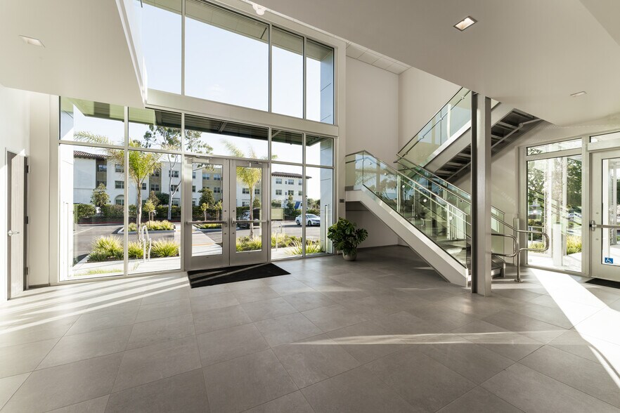 More Photos Of 130 Robin Hill Rd, Goleta Loft Creative Space For Lease