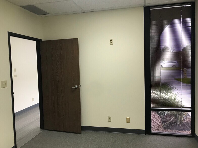 More Photos Of 1000-1012 Segovia Cir, Placentia Flex For Lease
