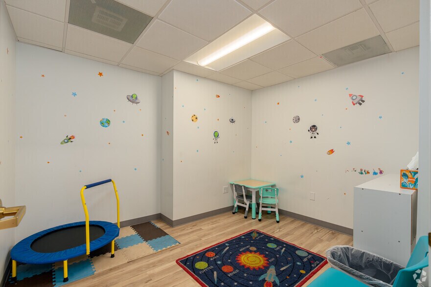 More Photos Of 7501 Hospital Dr, Sacramento Medical For Lease