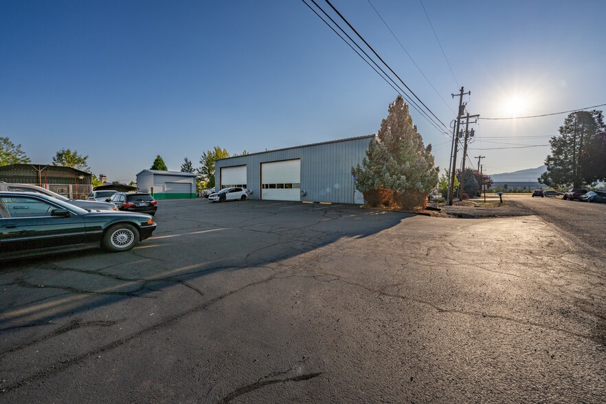 More Photos Of 3311 Biddle Rd, Medford Auto Repair For Sale