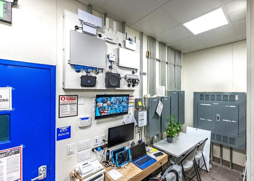 More Photos Of 1661 E Colorado Blvd, Pasadena Fast Food For Lease