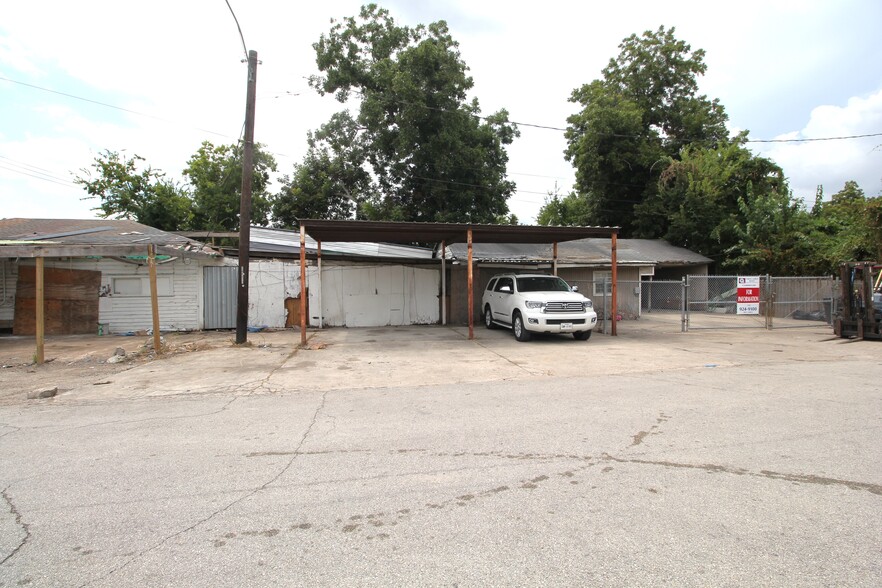 More Photos Of 2405 Tidwell Rd, Houston Freestanding For Sale