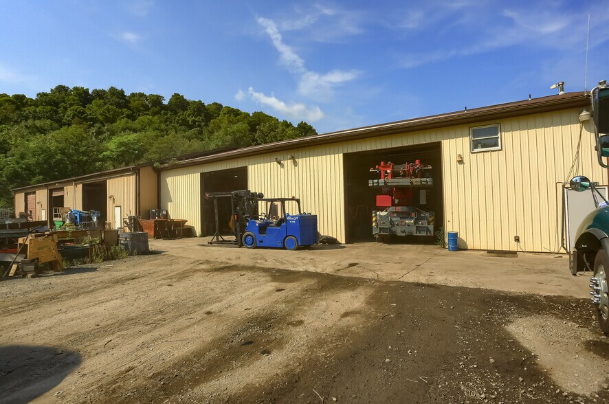 More Photos Of 740 Greensburg Rd, New Kensington Warehouse For Lease
