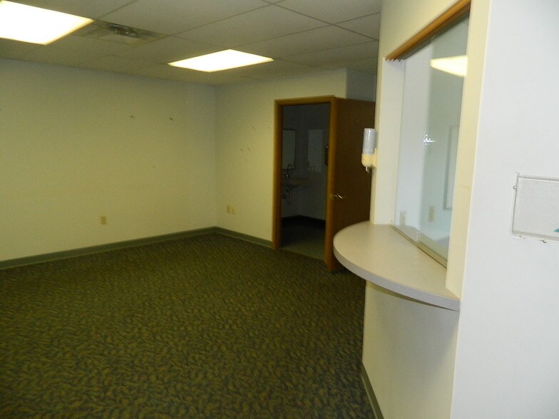 More Photos Of 941 Menoher Blvd, Johnstown Office For Sale