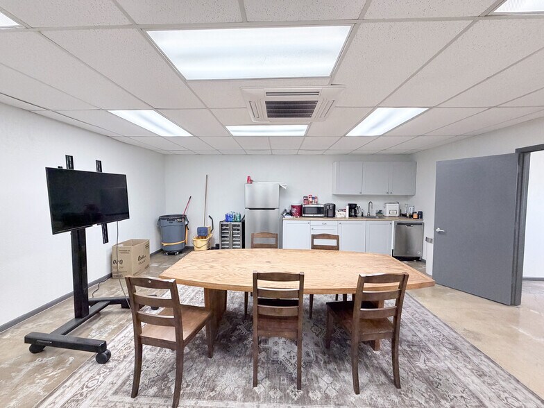 More Photos Of 146 Interloop Rd, San Antonio Warehouse For Lease