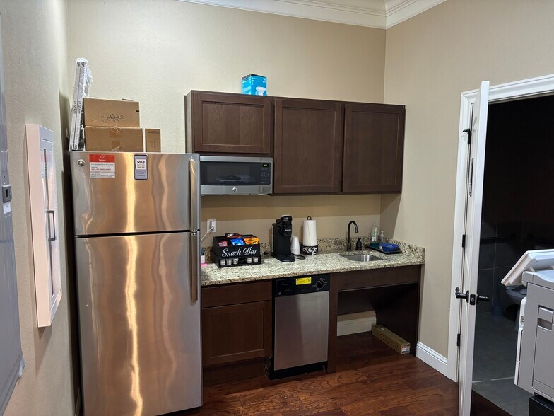 More Photos Of 1067 Fm 306, New Braunfels Medical For Lease