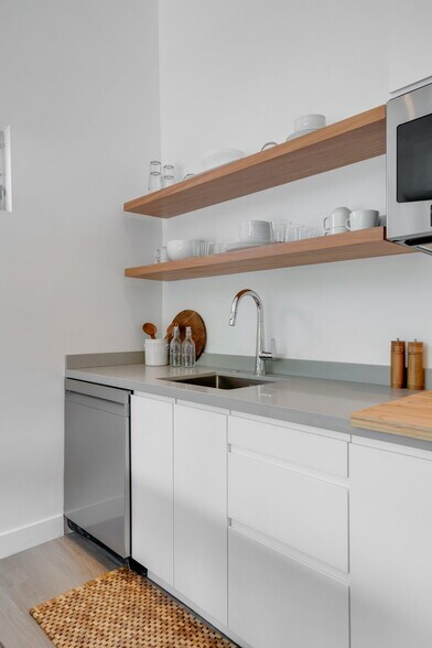 More Photos Of 2602 Pacific Ave, Venice Apartments For Sale