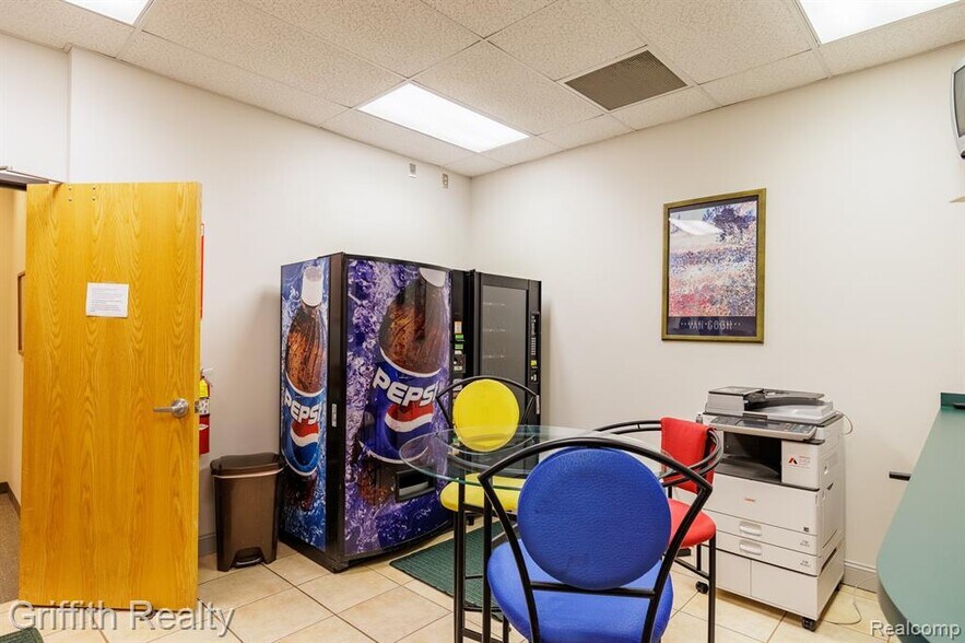 More Photos Of 5840-5936 Sterling Dr, Howell Flex For Lease