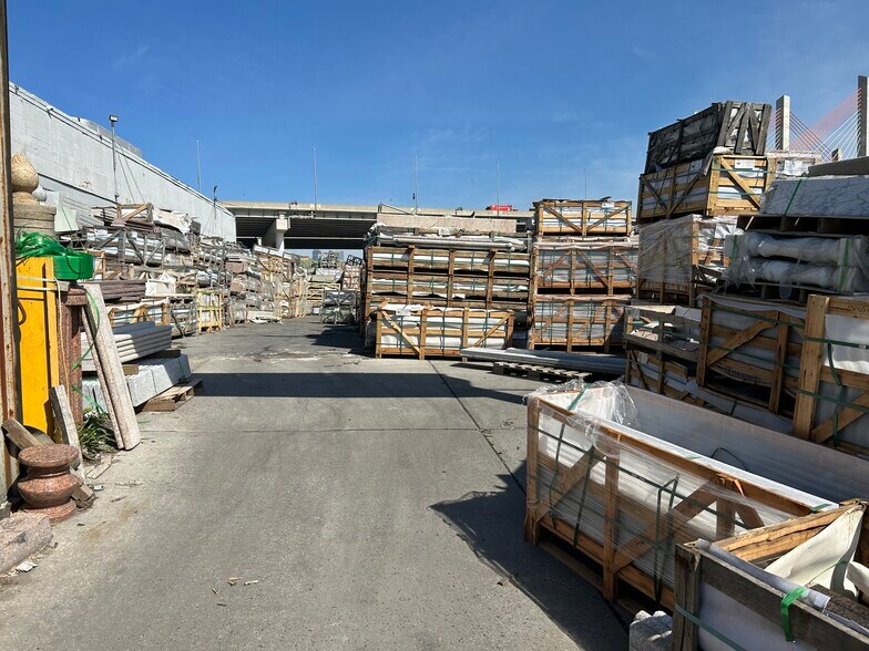 More Photos Of 251 Lombardy St, Brooklyn Warehouse For Lease