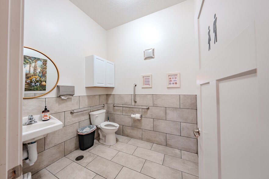 More Photos Of 45 S Main St, Pleasant Grove General Retail For Lease