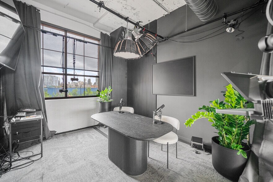 More Photos Of 1001 N North Branch St, Chicago Flex For Lease