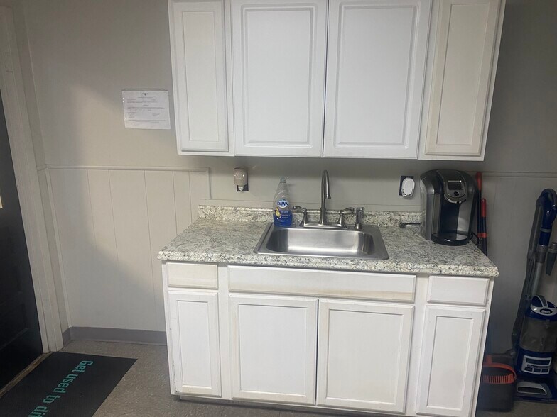 More Photos Of 2001 Saint Louis Ave, Fort Worth Warehouse For Lease