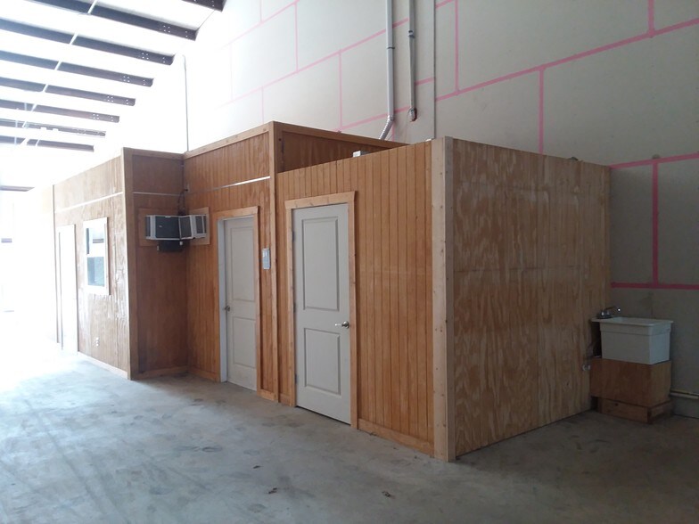 More Photos Of 23703 Interstate 35, Kyle Warehouse For Lease