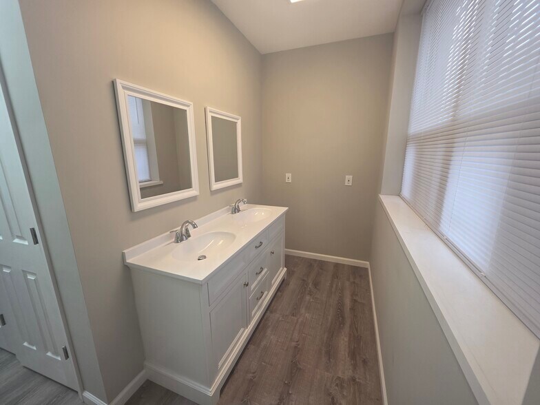 More Photos Of 413-417 Frelinghuysen Ave, Newark Light Distribution For Sale