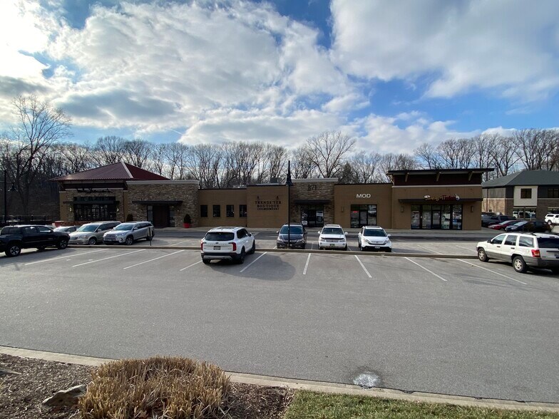More Photos Of 871 S Arbor Vitae, Edwardsville General Retail For Lease