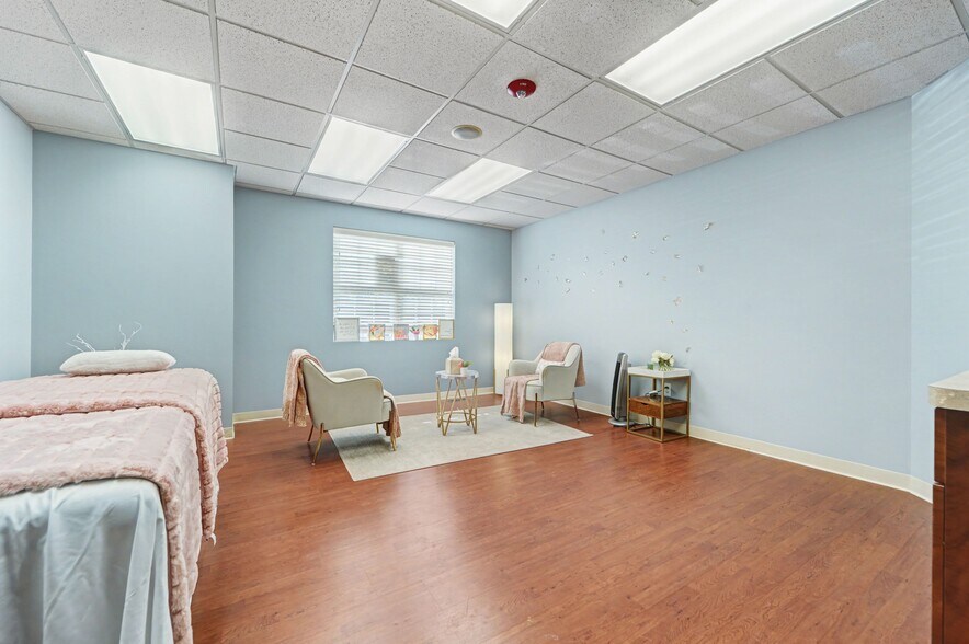 More Photos Of 2950 Crooks Rd, Rochester Hills Healthcare For Lease