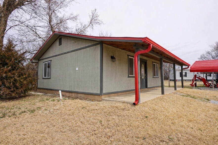 More Photos Of 54450 E Highway 85A, Afton Service For Sale