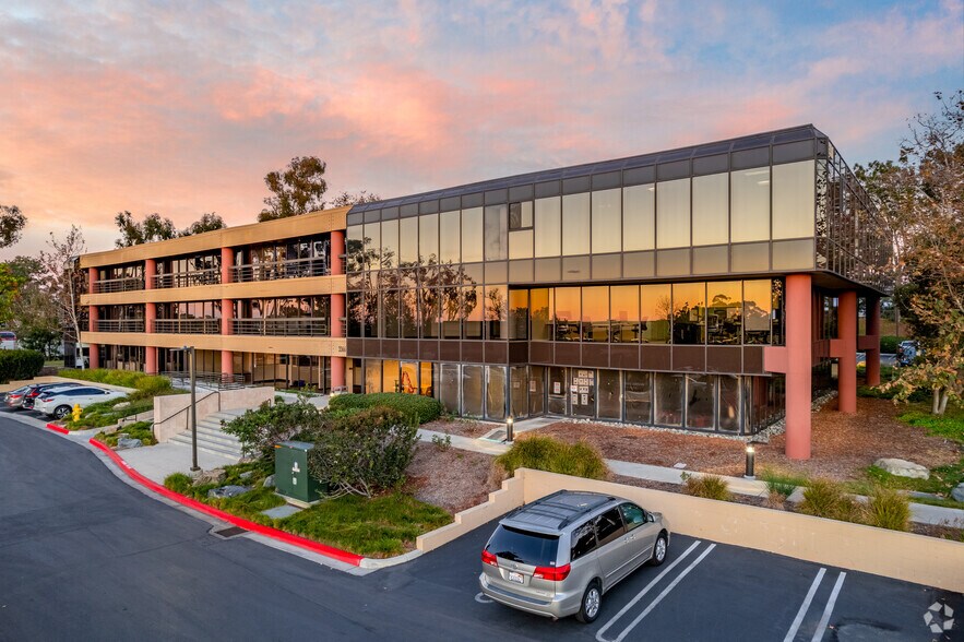 More Photos Of 3333 N Torrey Pines Ct, La Jolla Unknown For Lease