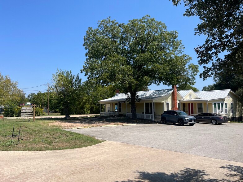 More Photos Of 211 Railroad St, Buda Medical For Sale