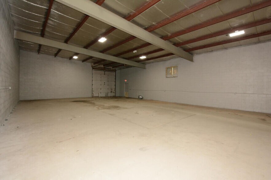 More Photos Of 3258 W Fond Du Lac Ave, Milwaukee Manufacturing For Lease