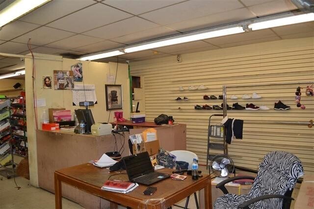 More Photos Of 413 Convent Ave, Laredo Storefront Retail Office For Sale