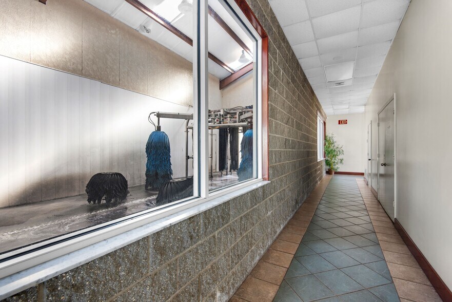 More Photos Of 3061 Gulf Breeze Pky, Gulf Breeze Carwash For Sale