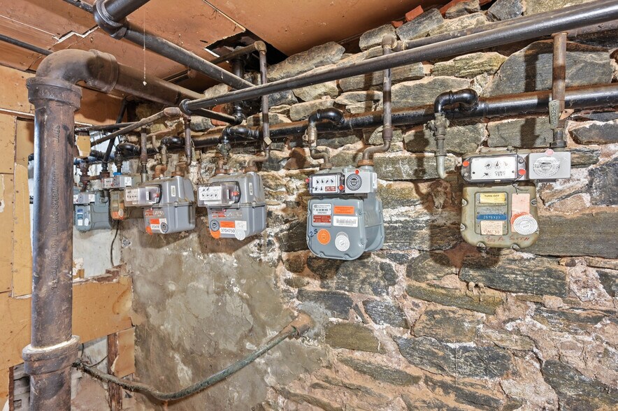 More Photos Of 25 Saratoga Ave, Yonkers Apartments For Sale