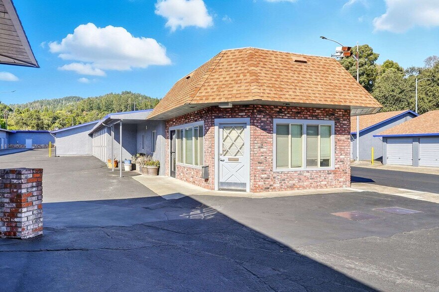 More Photos Of 35 Industrial Dr, Cloverdale Flex For Lease