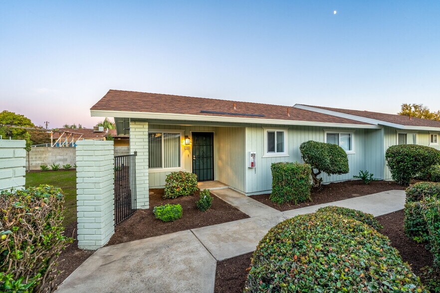 More Photos Of 3789 E Hampton Way, Fresno Apartments For Sale