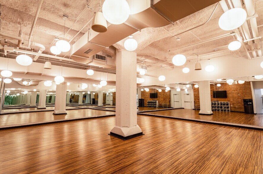 More Photos Of 600 W Chicago Ave, Chicago Office For Lease
