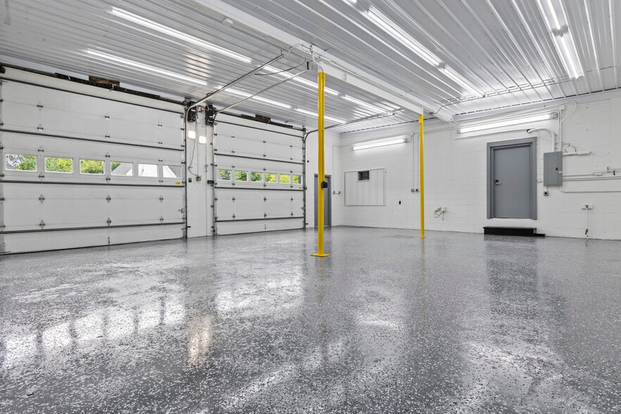 More Photos Of 506 N Main St, Winchester Light Distribution For Sale