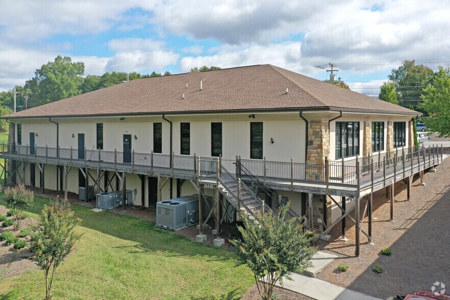 More Photos Of 2021 Eastchester Dr, High Point Medical For Lease