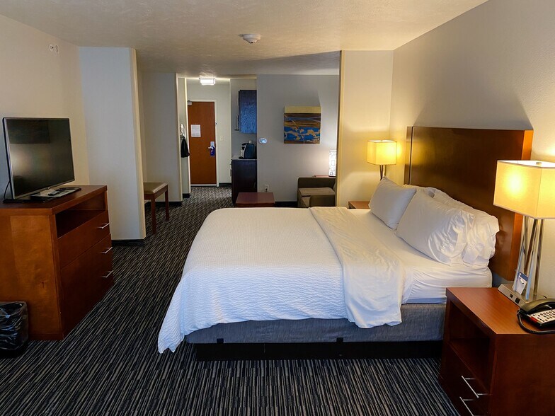 More Photos Of 4020 S Grand Ave, York Hospitality For Sale
