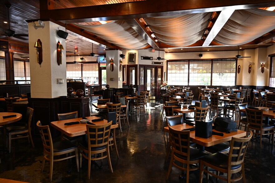 More Photos Of 4546 Belt Line Rd, Addison Restaurant For Lease
