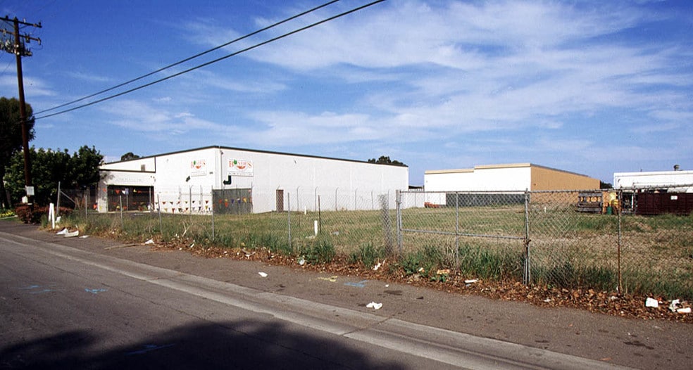 More Photos Of 3144 W Adams St, Santa Ana Warehouse For Lease