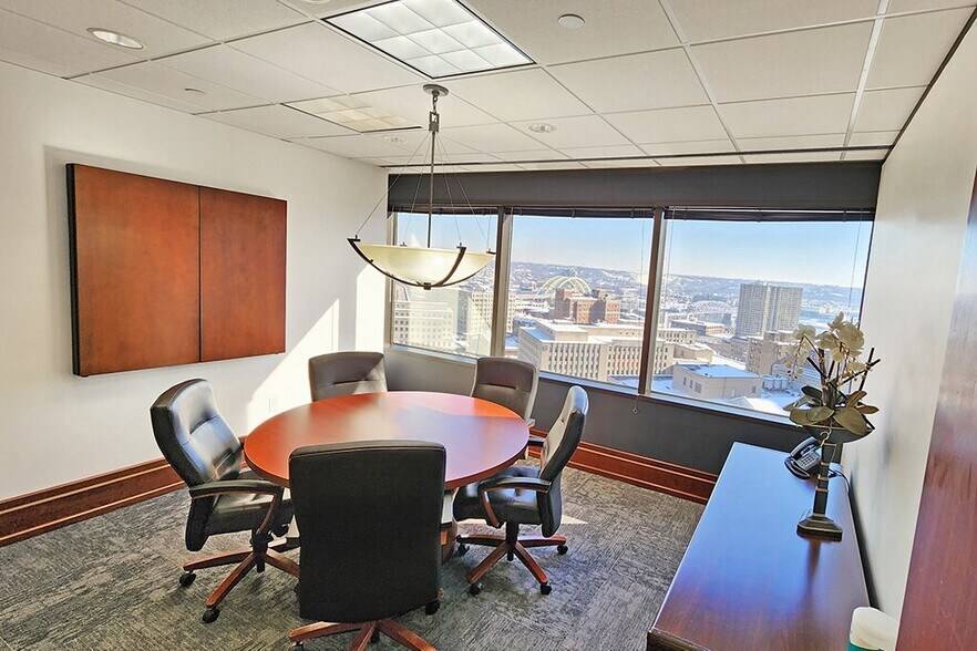 Primary Photo Of 250 E 5th St, Cincinnati Coworking Space