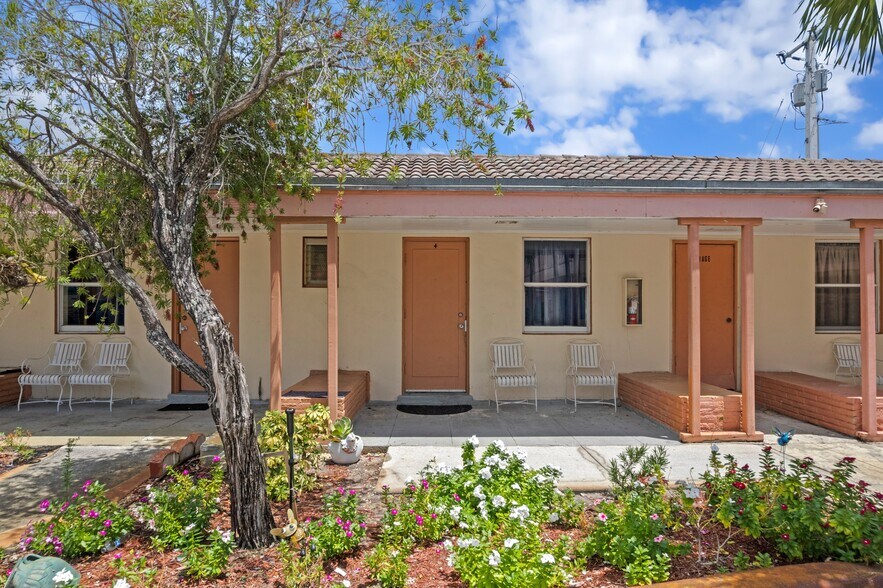 More Photos Of 7800 S Dixie Hwy, West Palm Beach Hotel For Sale