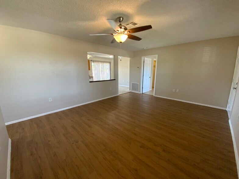 More Photos Of 855 Jamaica Rd, Venice Apartments For Sale