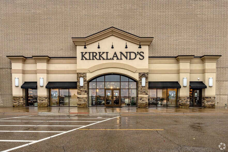 More Photos Of 1801 SW Wanamaker Rd, Topeka Unknown For Lease