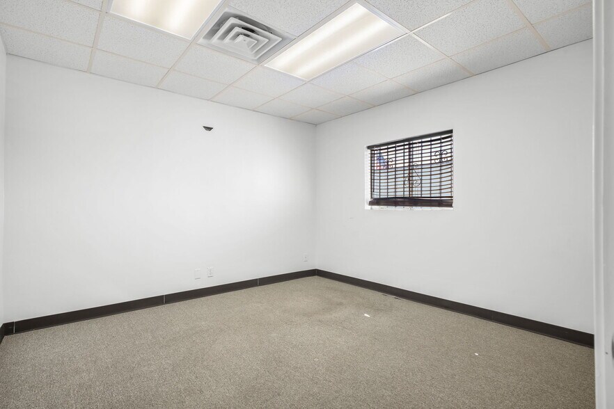 More Photos Of 8402 Speedway Dr, San Antonio Warehouse For Sale