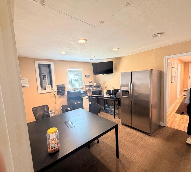 More Photos Of 3180-3190 NE 3rd Ave, Camas Office For Lease
