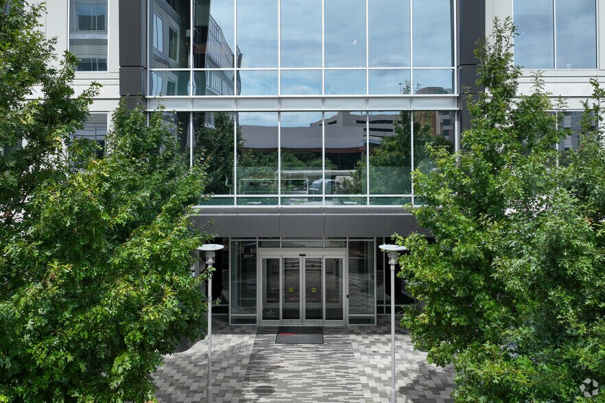 More Photos Of 950 W Bethany Dr, Allen Office For Lease