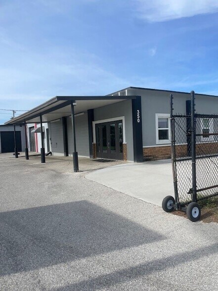 More Photos Of 350 W Brannen Rd, Lakeland Manufacturing For Sale