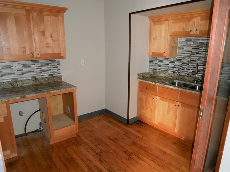 More Photos Of 105 Maple St, Rossville Light Distribution For Sale