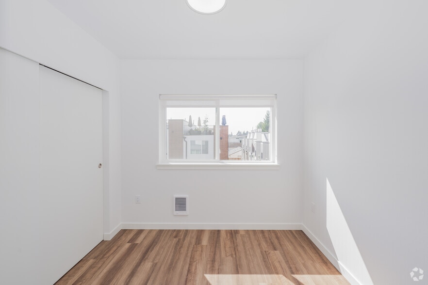 More Photos Of 9208 20th Ave SW, Seattle Apartments For Lease