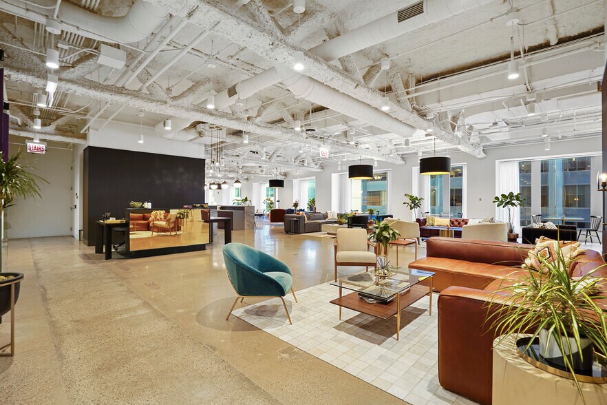 More Photos Of 227 W Monroe St, Chicago Office For Lease