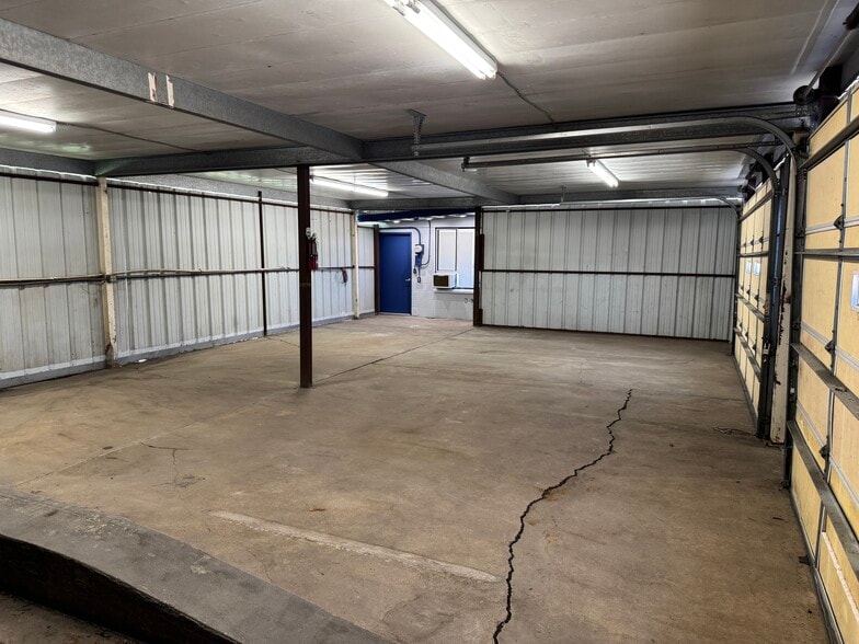 More Photos Of 6200 E Rosedale St, Fort Worth Warehouse For Lease