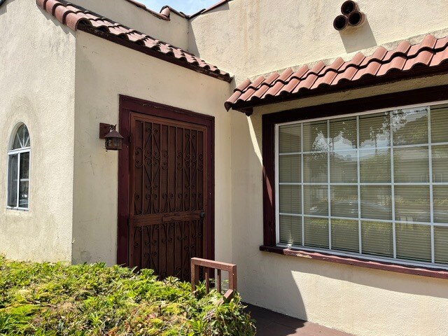 More Photos Of 417 Wing St, Glendale Multifamily For Sale