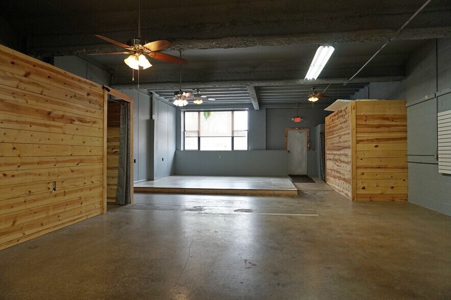 More Photos Of 413 N Main St, Charles City Storefront For Sale